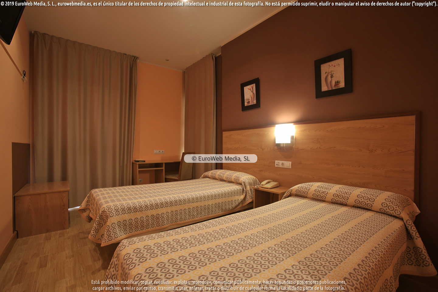 Hotel Santa Cristina: Habitación 208